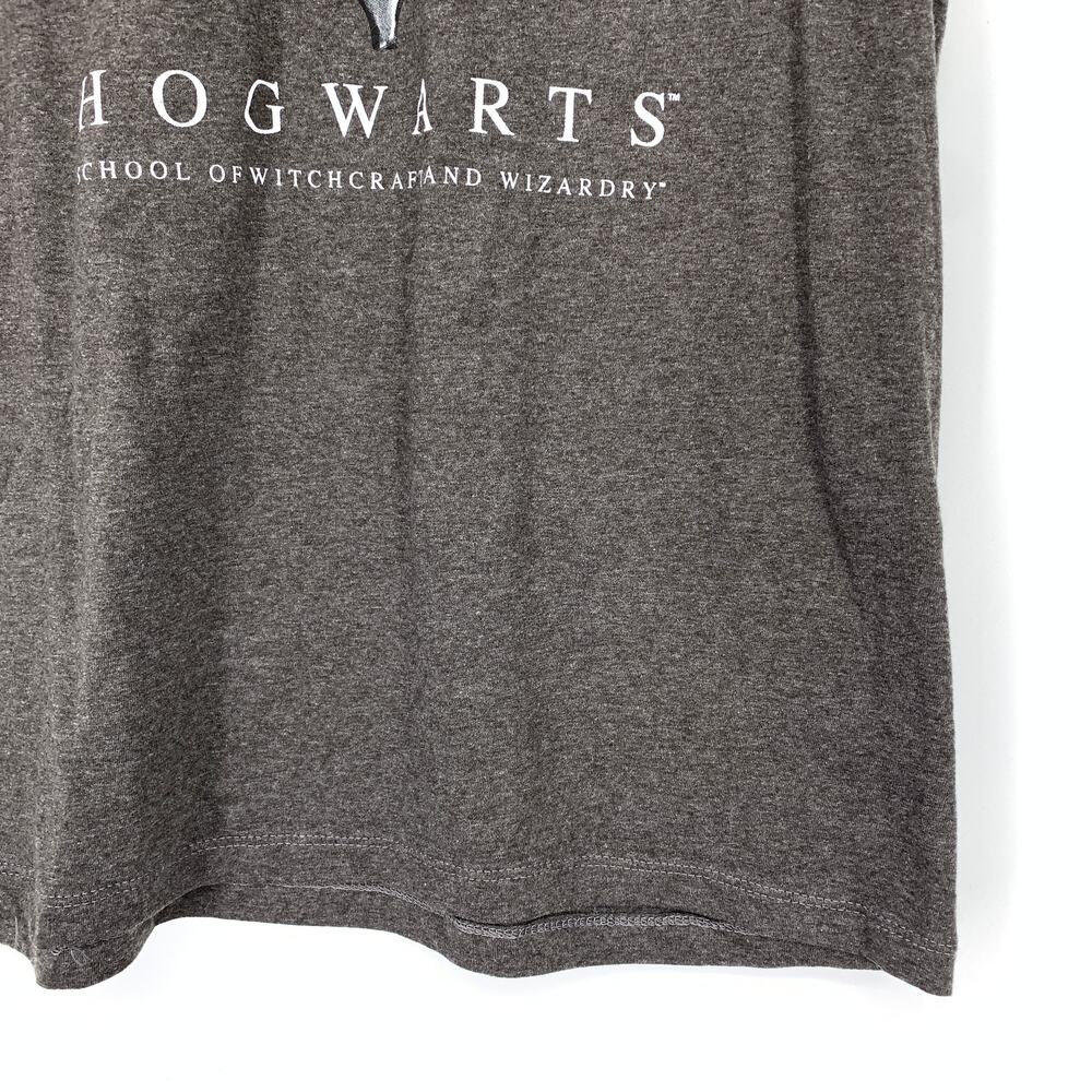Harry Potter Crew Neck Short Sleeve T-Shirt Mens Size M Hogwarts Crest Graphic - Picture 4 of 6